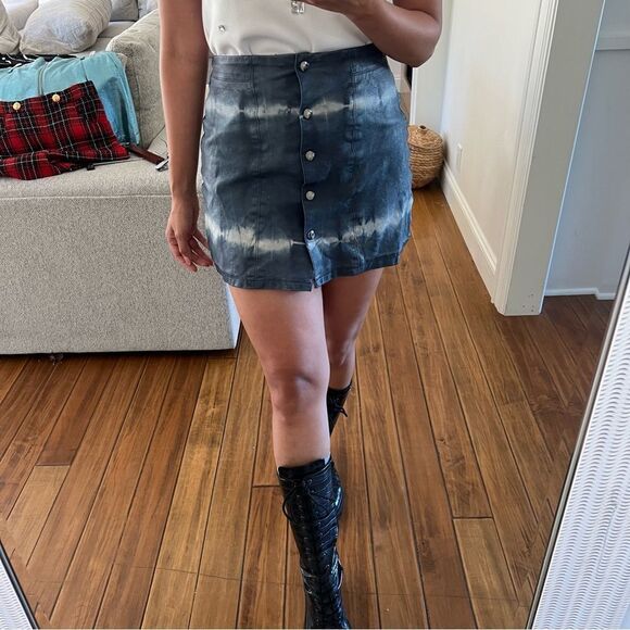 Faux Leather tie dye skirt - Picture 6 of 7